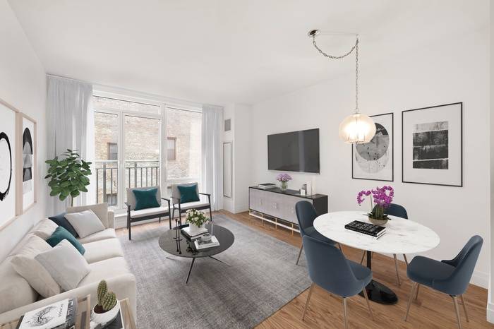 A pristine Murray Hill condo saturated with natural light, this 1 bedroom, 1 bathroom home is an elegant portrait of classic city living.
