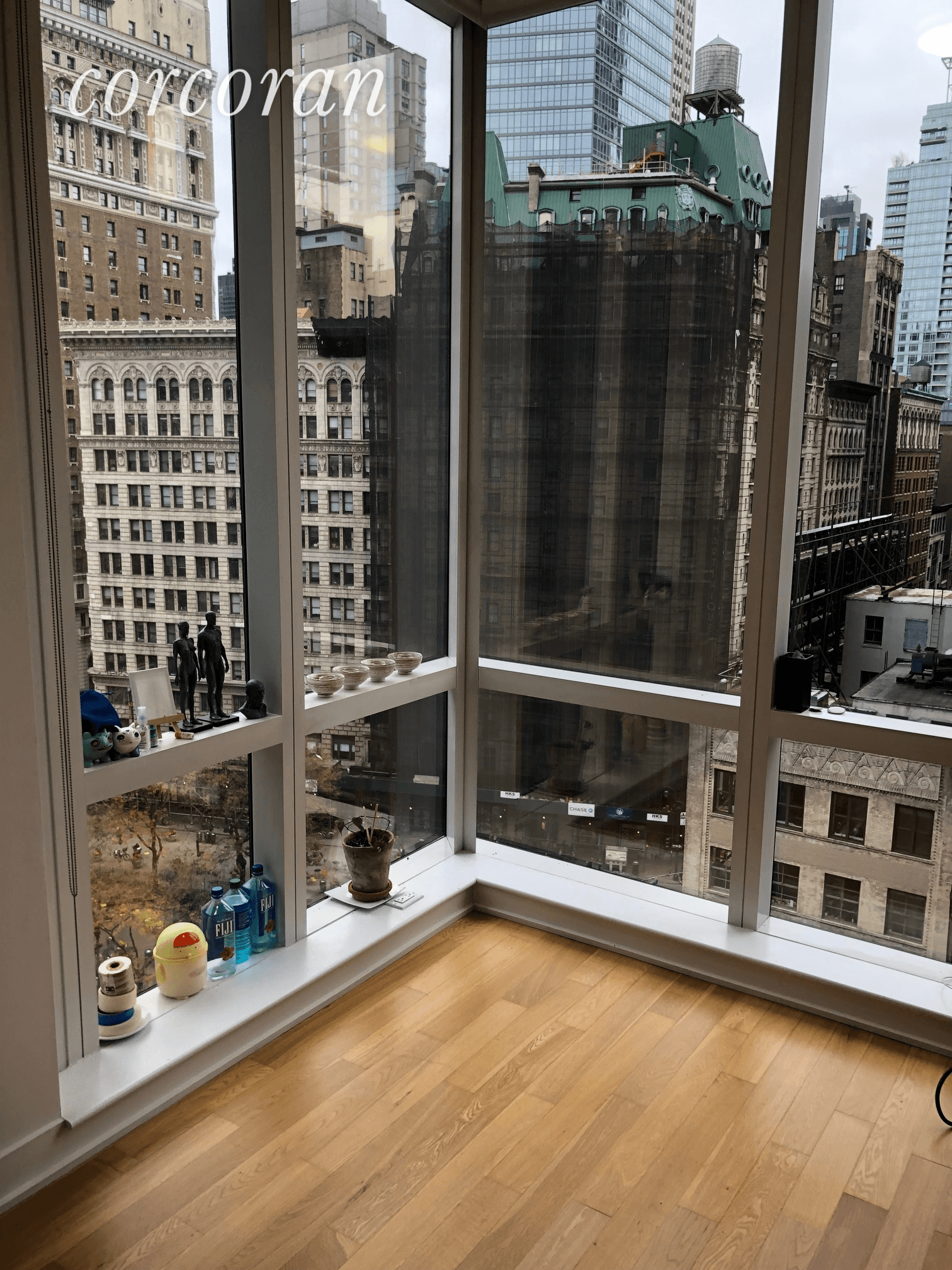 Located on the 14th floor of The Continental, this north amp ; east facing corner studio with floor to ceiling windows, fabulous views and beautiful finishes is a must see.