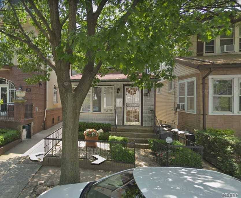 Located in the heart of Midwood, This Mint Fully Detached 1 Family Home Features an Open Floor Plan with 3 4 Generous Size Bedrooms, 2 Full Baths, Hardwood Floors Thru ...