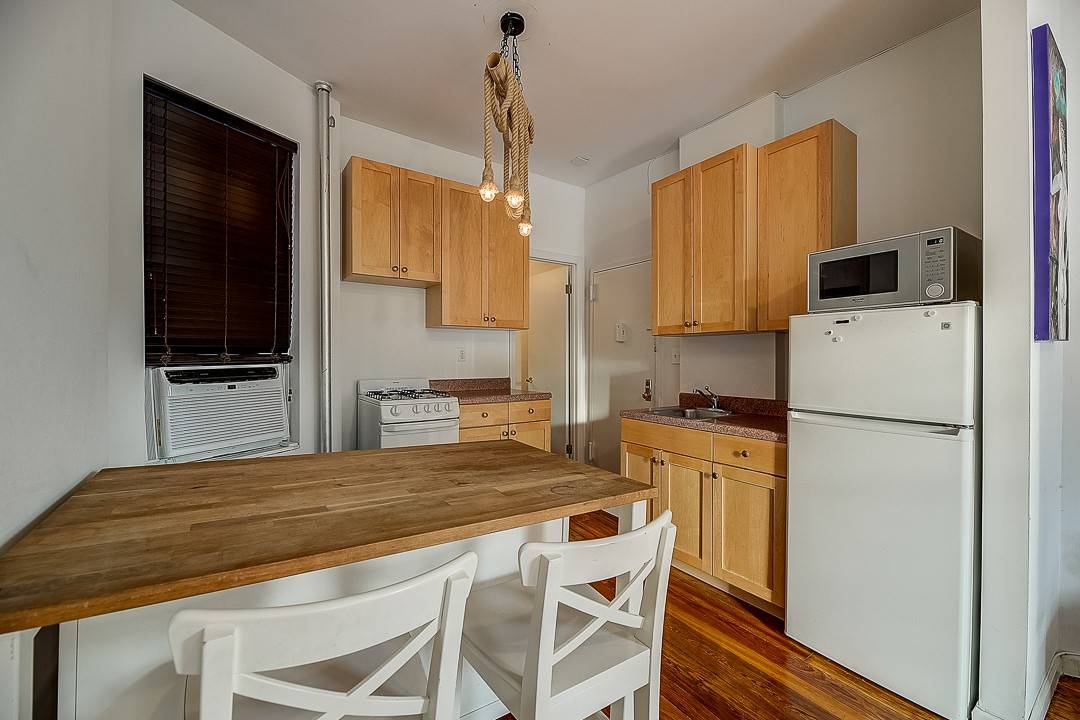 Located in the heart of Hell's Kitchen, this 1 bedroom, 1 bath apartment offers convenience at your fingertips.
