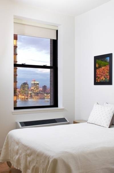 Amazing 2BD with Alluring River Views in Luxury Hi-Rise in FiDi !!!