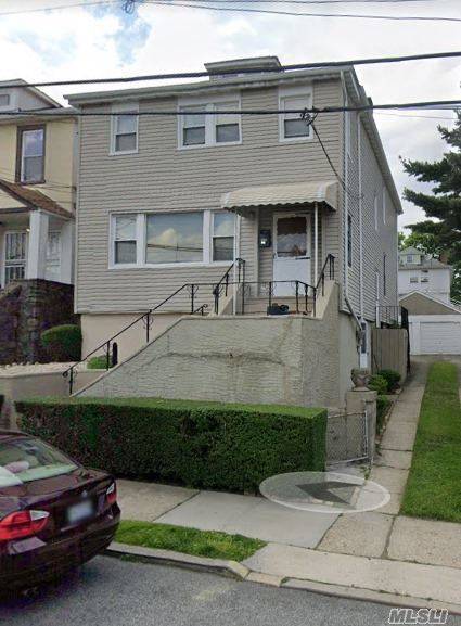 Come see this beautiful townhouse, the house is overall spacious with hardwood floors.