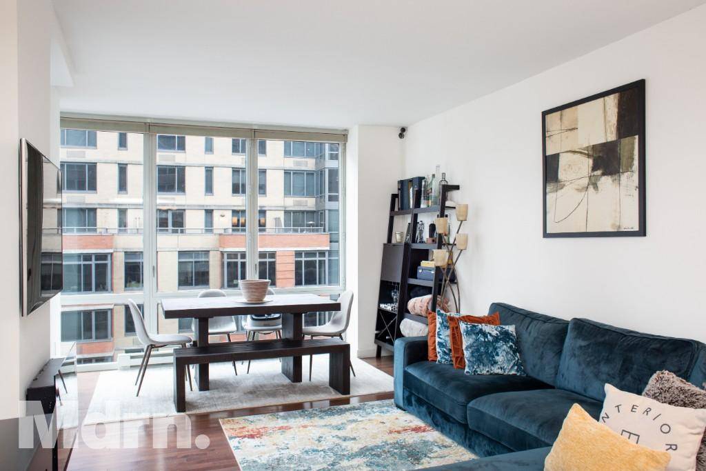 This spacious, high floor two bedroom, two bathroom apartment with private balcony is available in the Charleston, a sought after luxury condo building located in the heart of Murray Hill.