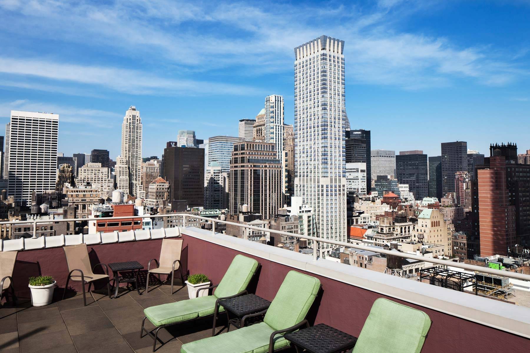 Gorgeous Studio in the Heart Of Midtown West With Fabulous Views Of The City!