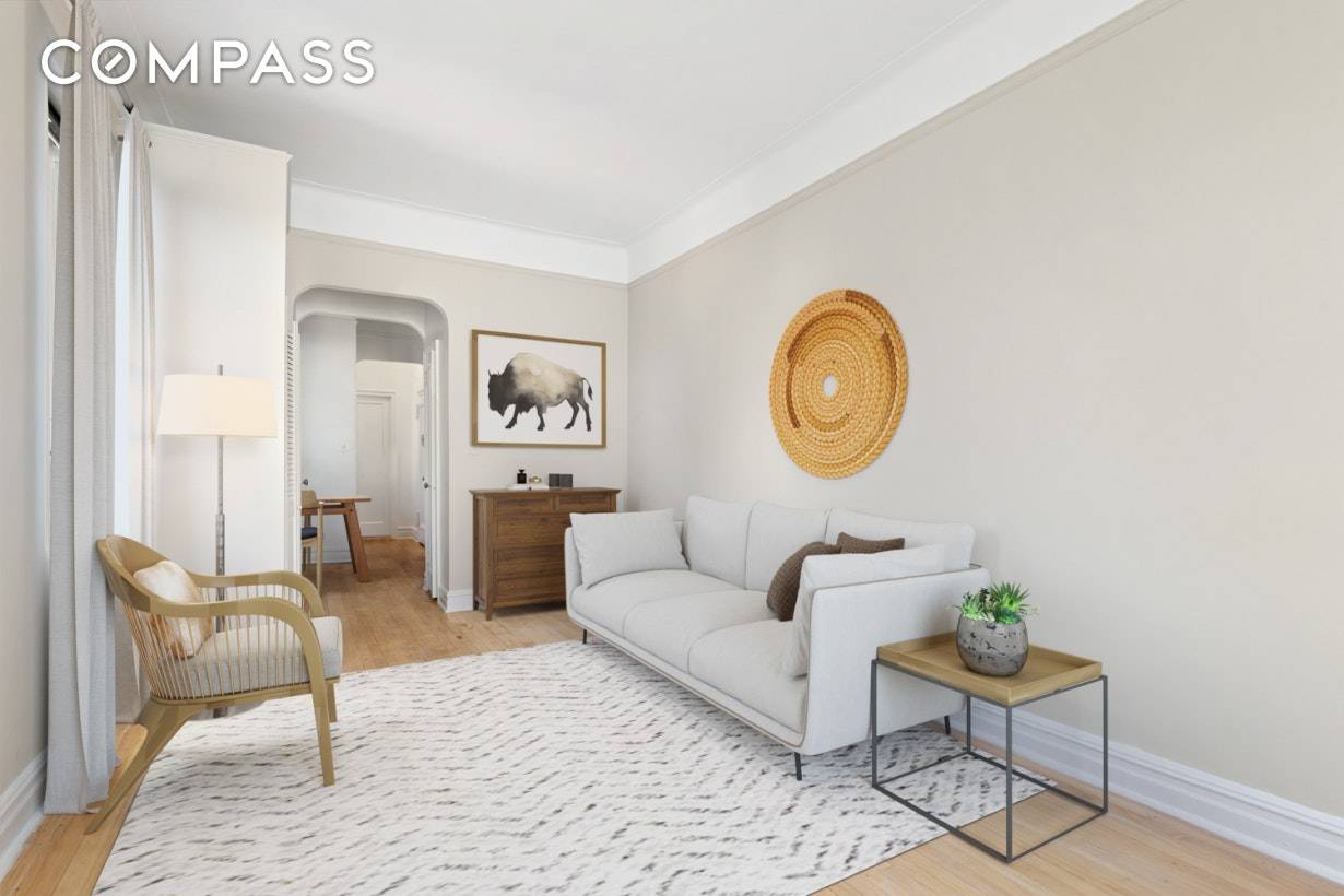 This charming and elegant studio apartment is located on a tree lined street in the most desirable part of historic Brooklyn Heights.