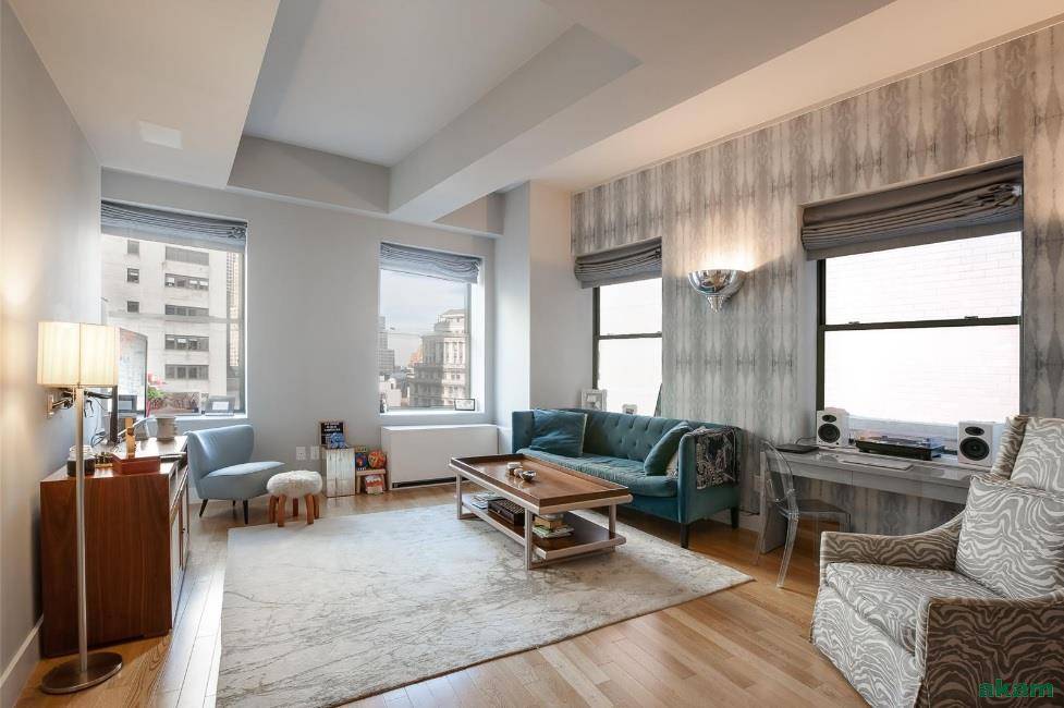 This gorgeous loft like ONE bedroom apartment with open city views, plenty of natural light and expansive flexible layout easy is to convert to a two bedroom apartment.