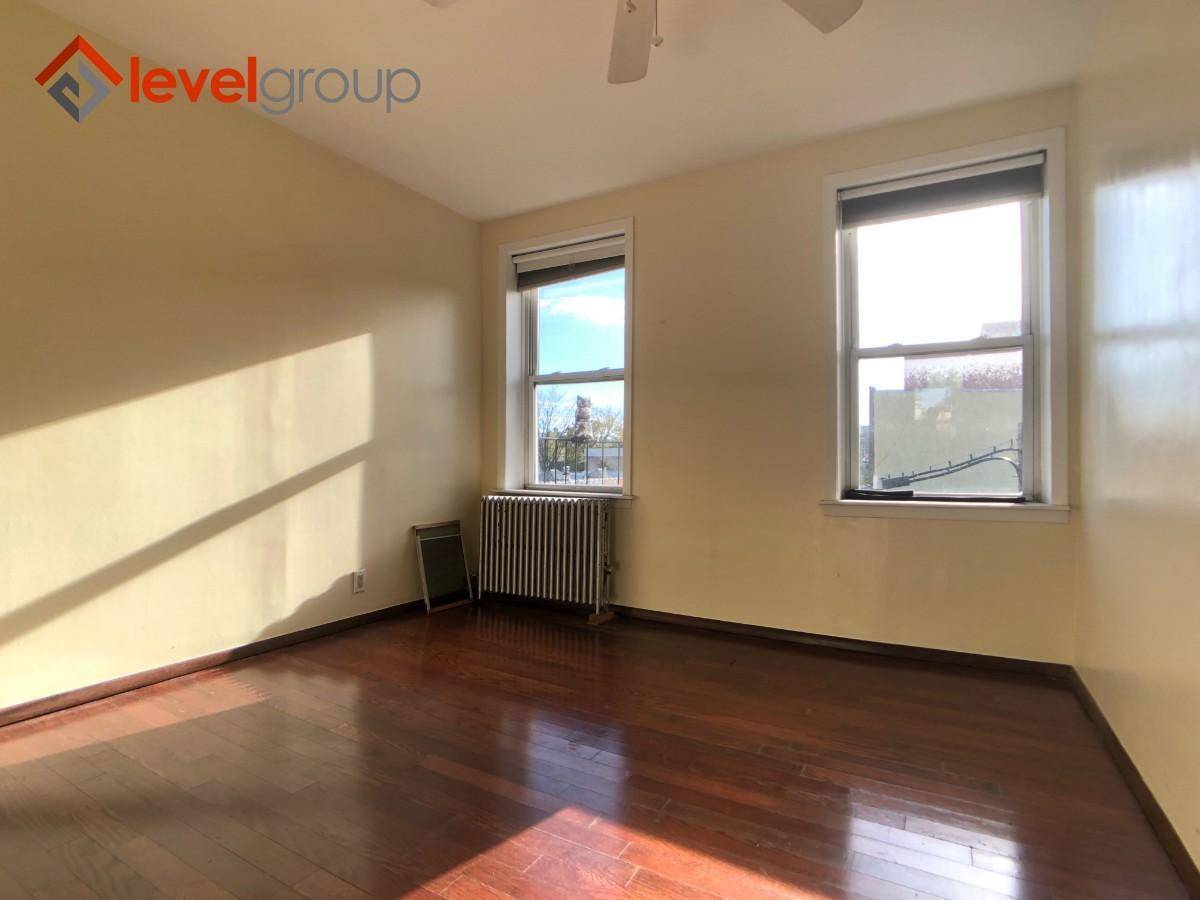 ONE MONTH BROKER FEE Located on the 2nd floor, this 2BR apartment is only steps away from everything Brooklyn has to offer !