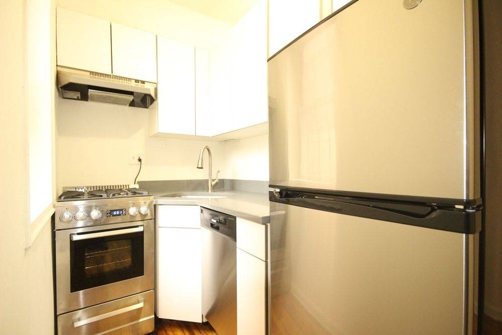 Renovated flex two bedroom in a well maintained, elevator building in the heart of Kips Bay.