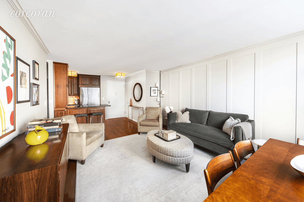This serene and bright one bedroom, one bathroom co op is a move in ready haven in the heart of Lincoln Center.