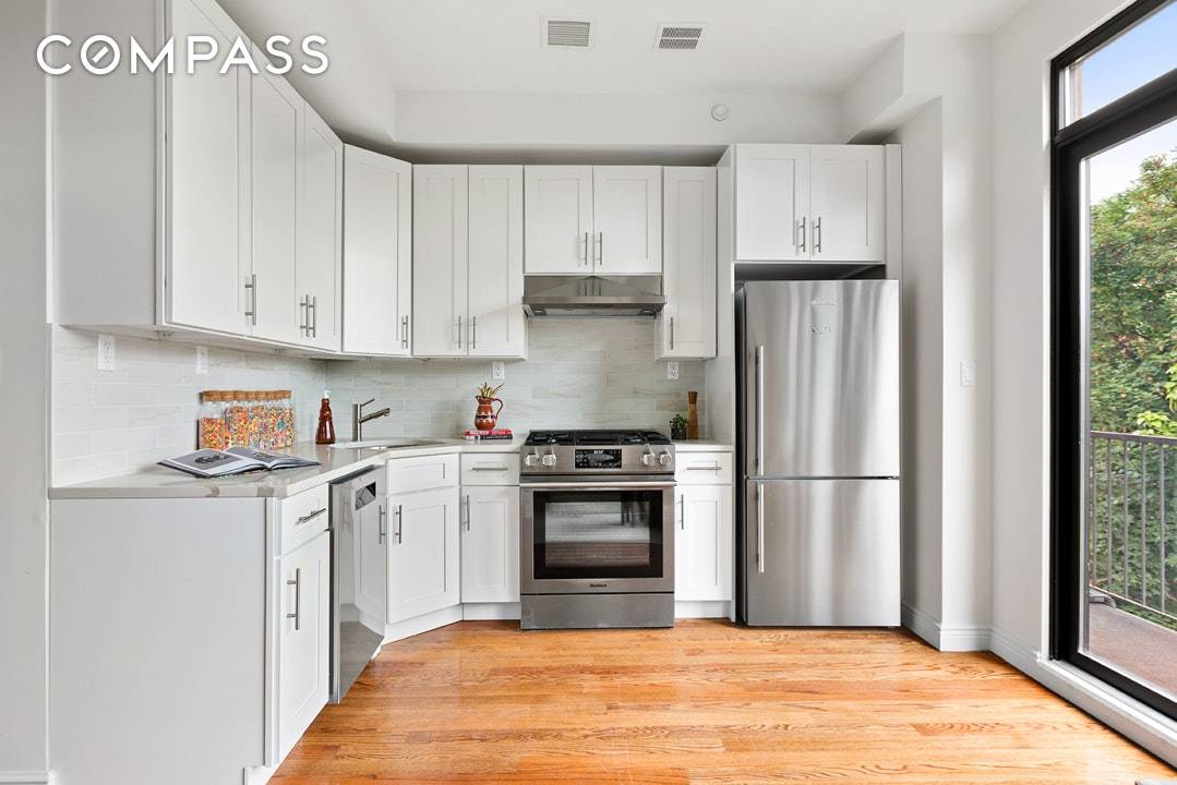 Residence 4 at 437 Putnam Ave, located on the top 2 floors, is the perfect apartment for the discerning buyer who wants a modern touch to the classic Brownstone home.