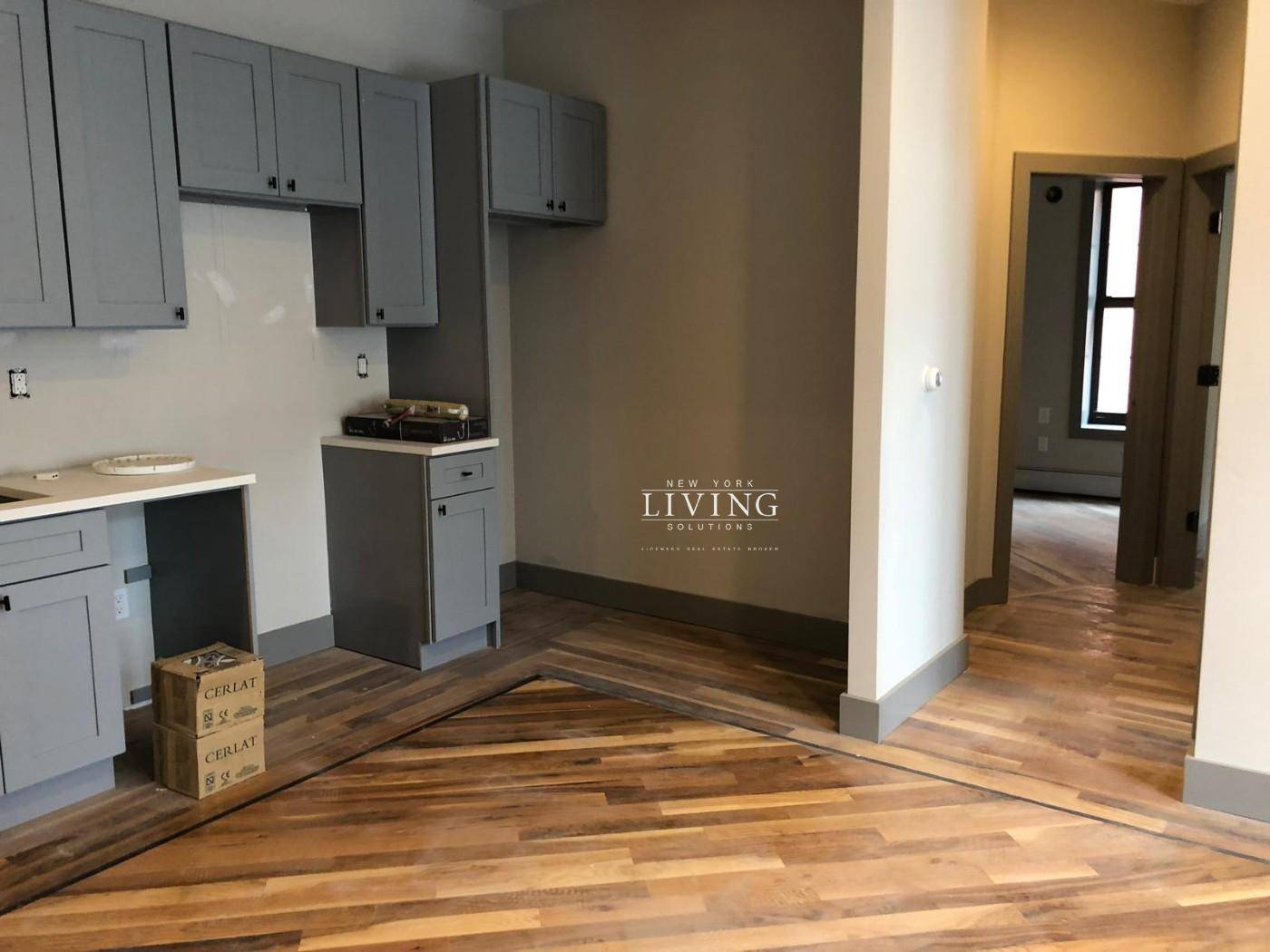 STUNNING AND PRISTINE NEW UNIT 1ST FLOOR BEAUTIFUL 3BD 1BA NEWLY RENOVATED HARDWOOD FLOOR MODERN TILE STYLE BATHROOM HIGH CEILING STAINLESS STEEL APPLIANCE EIK NO FEECONVENIENTLY NEXT TO ALLPUBLIC TRANSPORTATION ...