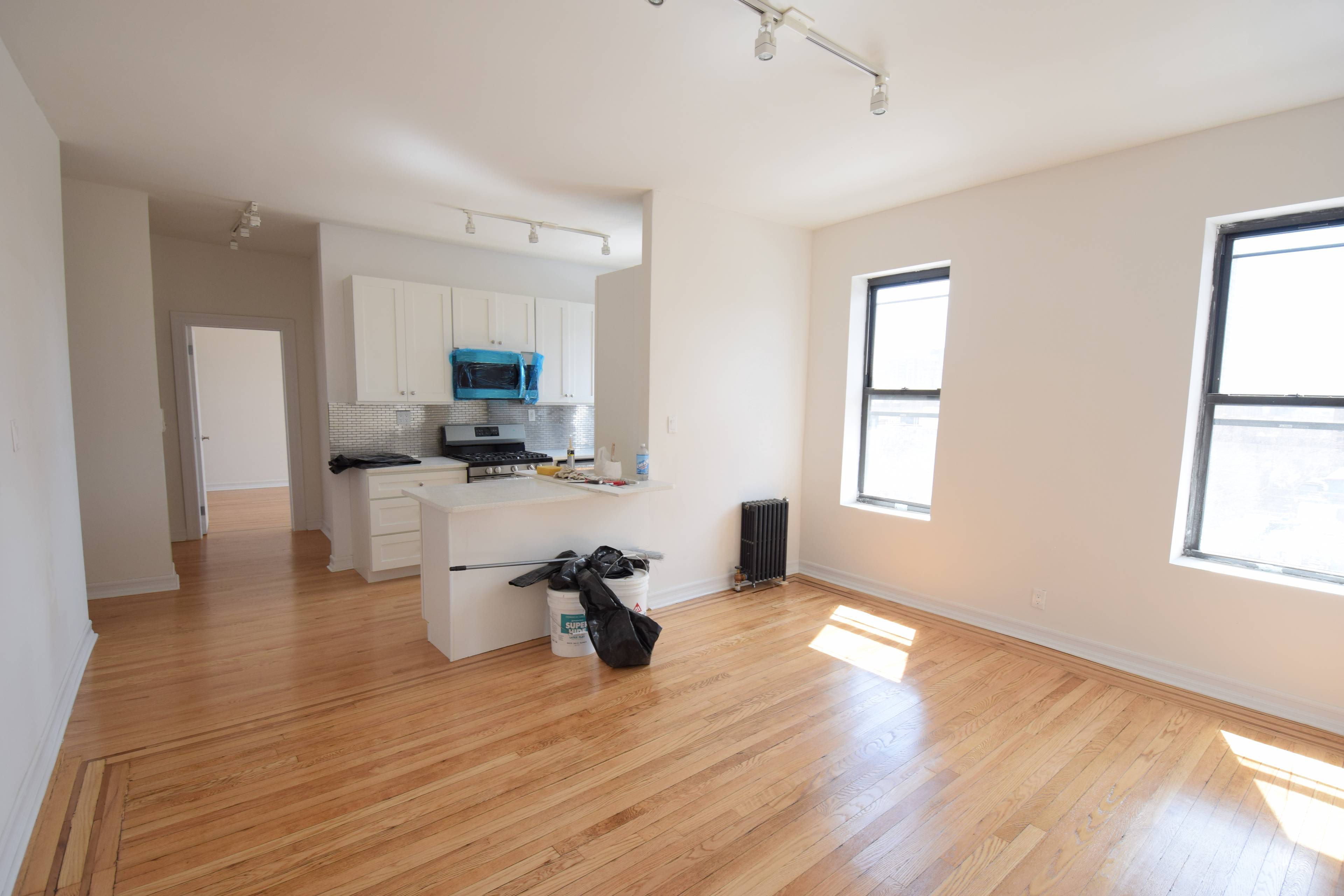 ONE MONTH BROKER FEE ! Beautiful split 2 bedroom with unobstructed views of Brooklyn from the 5th floor of this elevator building.
