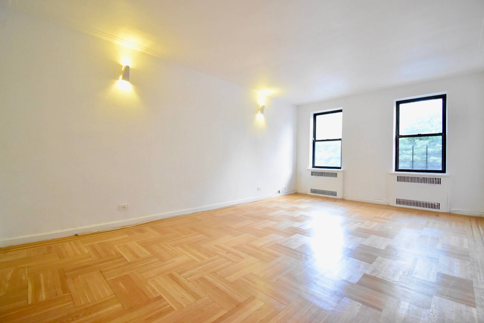 Massive renovated 3 bed 2 full bath unit on Haven Ave !