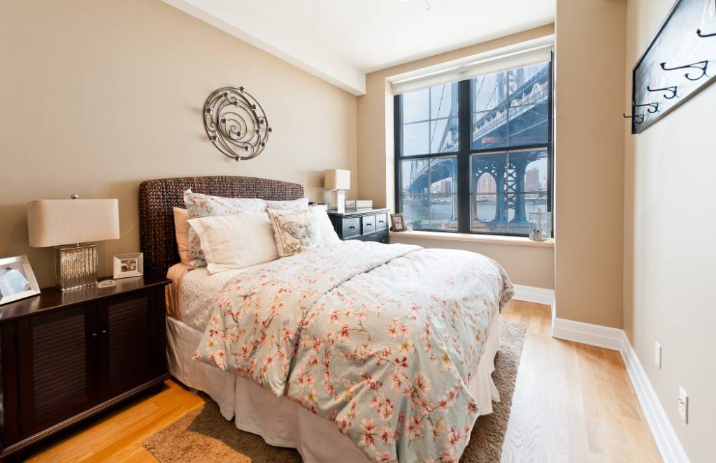 This charming 1 bedroom loft is located at the center of Dumbo Heights and boast high loft like ceilings, oversized windows bathed in natural light, a king size bedroom, great ...