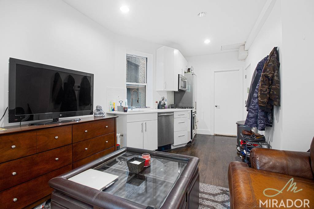 True 1 bedroom apartment on the second floor in a prime Kips Bay location, nestled on a beautiful tree lined block right between all of the amazing restaurants, bars amp ...