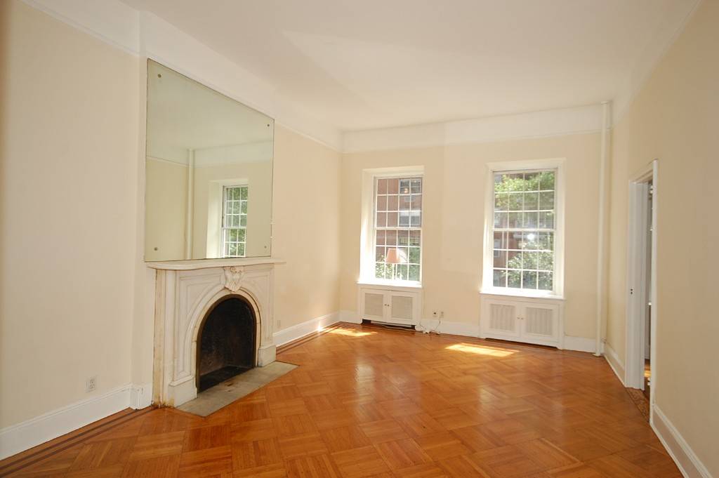 LARGE beautiful studio in gorgeous very clean and well maintained BROWNSTONE.