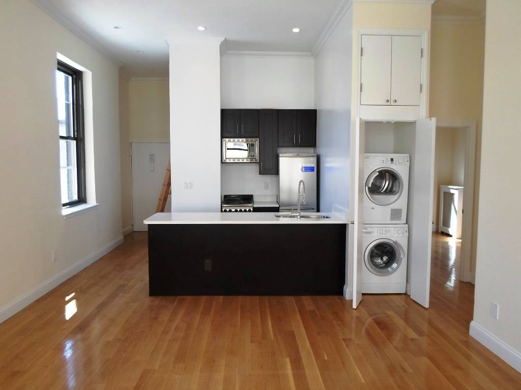 ★★★★★ NO FEE ! FREE RENT ! SPECTACULAR UNION SQUARE , GRAMERCY ! LARGE  RENOVATED 2 Br ( Conv 3 ) RESIDENCE  .Washer and Dryer .Best Location