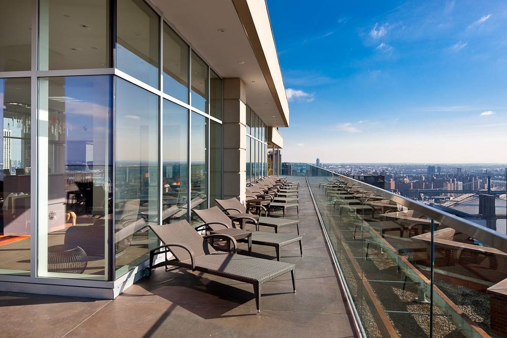 Luxury Condominium Studio for Rent. Spectacular Views . Fantastic Ameneties .