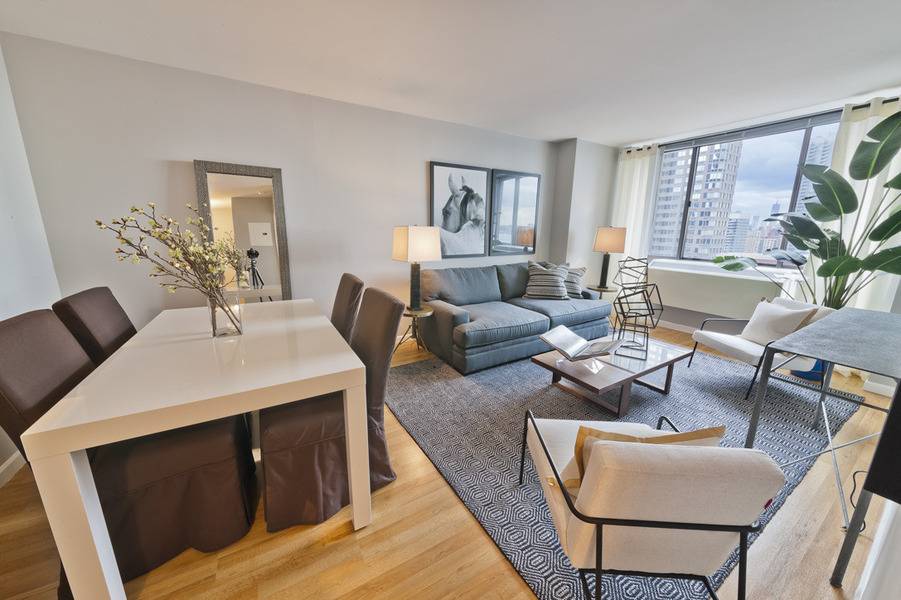 Spacious One Bedroom ** Dining Alcove * Eat-In Kitchen * River & City Views ** Fitness Center, Basketball Court, Landscaped Sun Terrace ** Pets OK ** Midtown