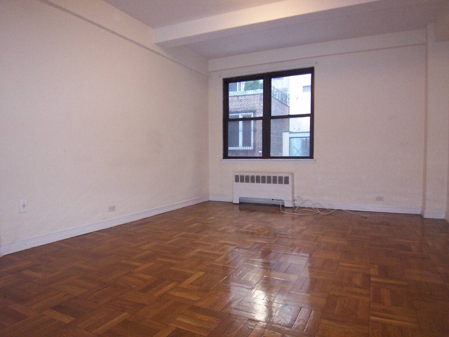 Under Renovation) Extra Large Very bright Newly renovated 1 BD, 1 Bath with Open chef Kitchen, Breakfast Bar. . 