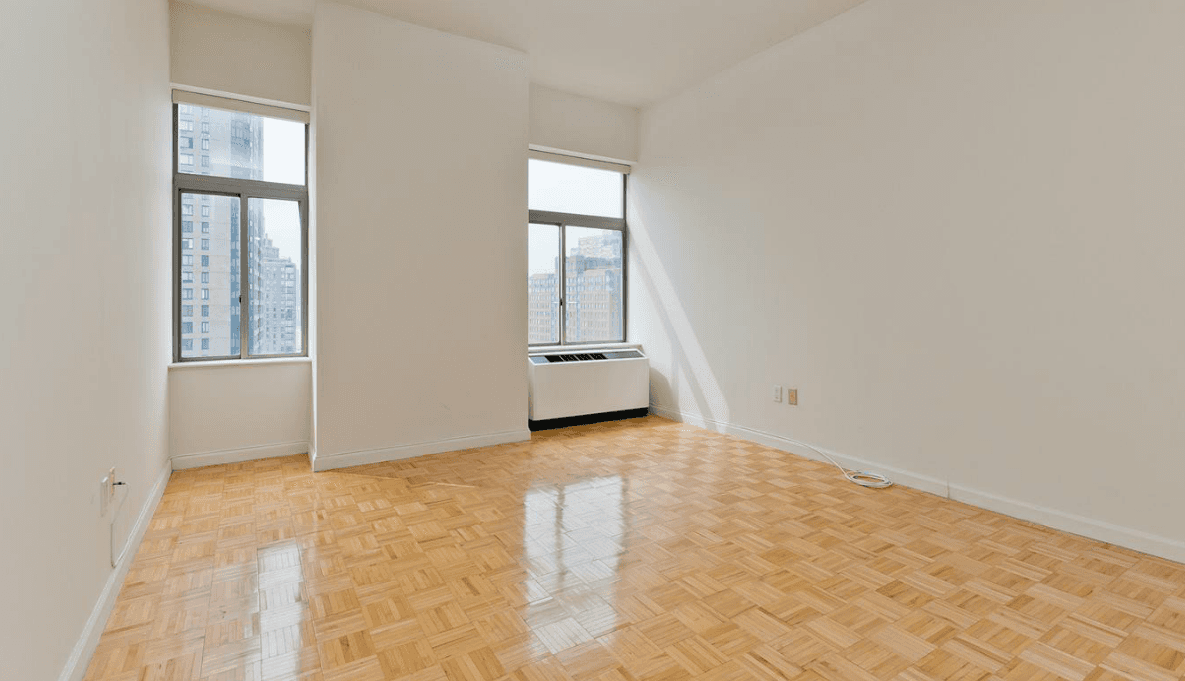 Financial District Studio at Wall Street. Great amenities. 