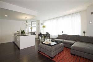 Chelsea: Sleek and Modern 2 Bedroom Close to Everything!
