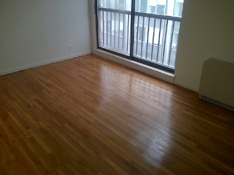 LARGE 1 BED (CONVERTIBLE 2) TONS OF SUN DUPLEX LARGE LIVING AND KING SIZED BEDROOM WITH TERRACE AND JULLIET BALCONY! YES!