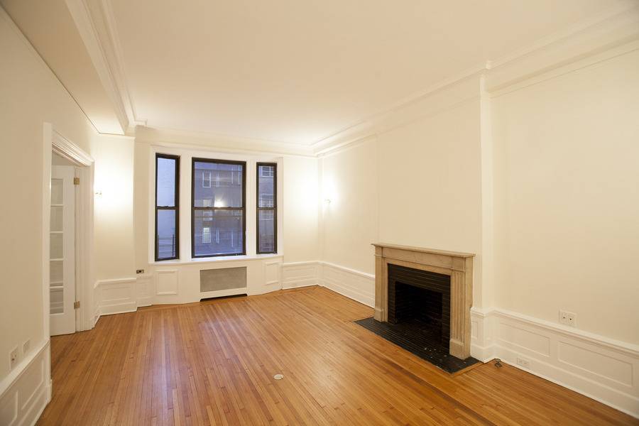 ★★★★★ ! Luxury  3  bed /2 bath Residence . Super PARK AVENUE Location  UES  86th Street.Condo Finishes 24 Hr Doorman.