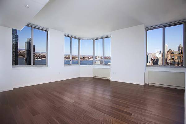 Huge Two Bed Penthouse Unit with Amazing View!! 