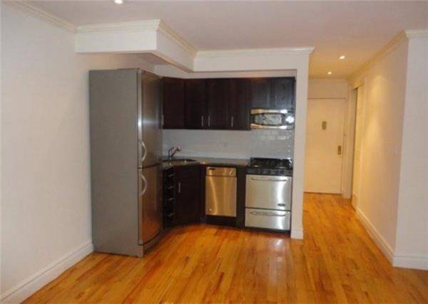 UPPER EAST SIDES BEST DEAL! *** SUPER RENOVATED APARTMENT *** WITH WASHER AND DRYER
