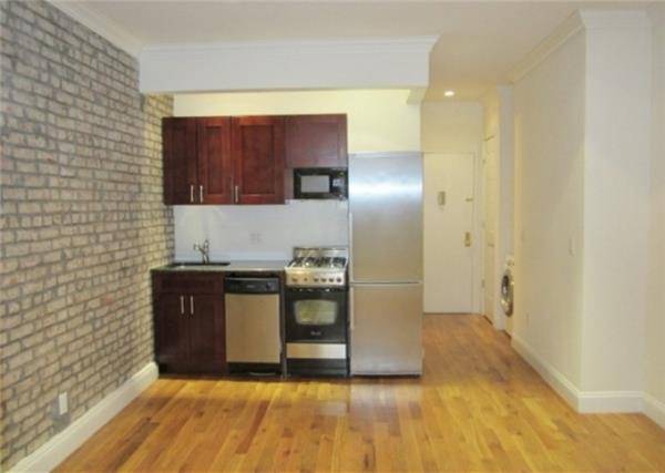 EXPOSED BRICK *** UPPER EAST SIDE*** BEST LOCTION *** ELEVATOR BLDG *** CLEAN AND COZY **