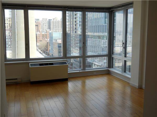 ~~FREE RENT~~Upper West Side Ultra Luxury  Studio Apartment  for Rent . 24Hr Doorman. Health Club .Resident Lounges.Roof-Sun Decks  Specatcular Ameneties and Highest Level of Service . Best Location .