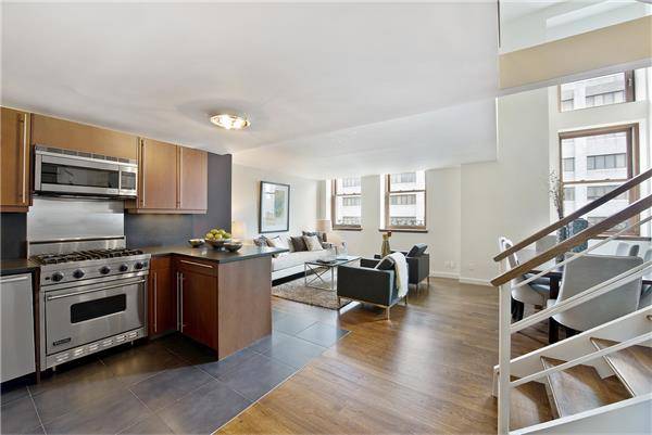 MAGNIFICANT GRAMERCY 2BED/2BATH TRIPLEX WITH TRIPLE EXPOSURE  