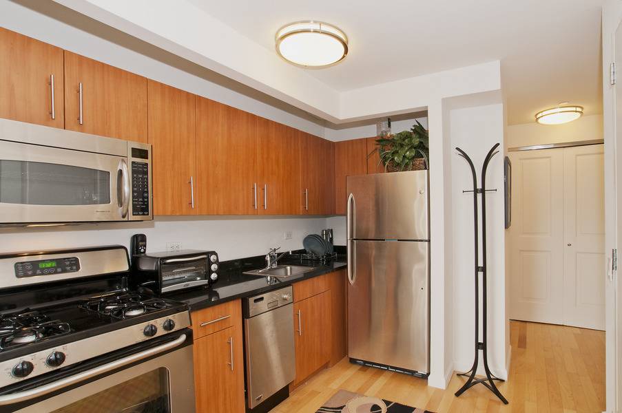 Stunning Studio Luxury Apartment in the Financial District| Great Price!|  