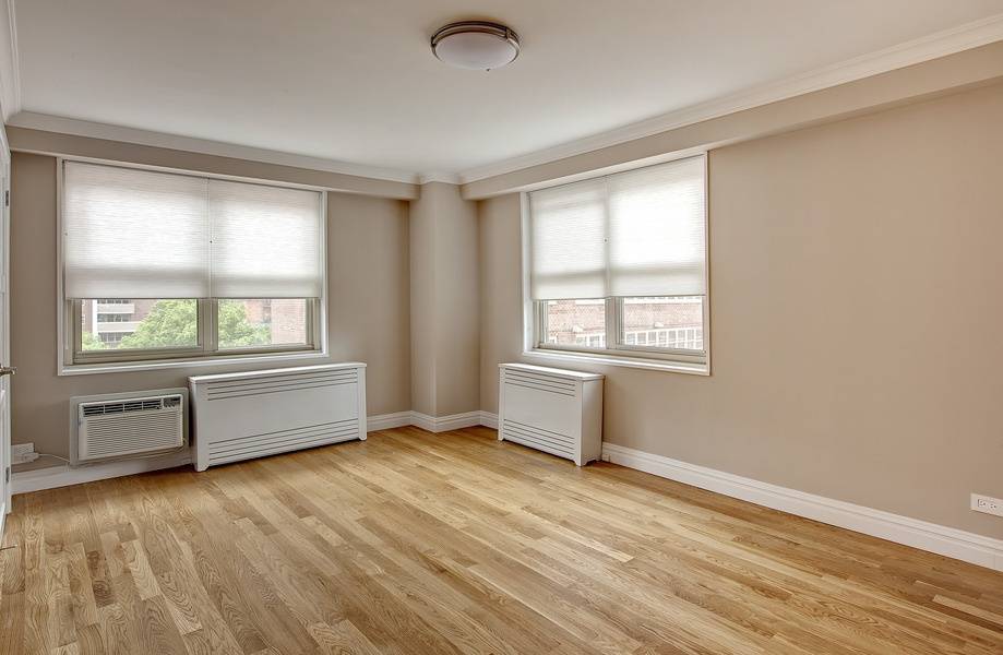 Tribeca Luxury Rentals - 2 Bed/1 Bath Apartment w/ a Balcony and Washer & Dryer In Unit. ** 24 Hour Doorman, Gym, Pool & More..