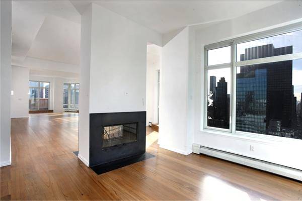 Midtwon/Upper East Side 59th Street -- FULL Floor Penthouse in Hi-Rise Condo for Rent -- FULL Amenities