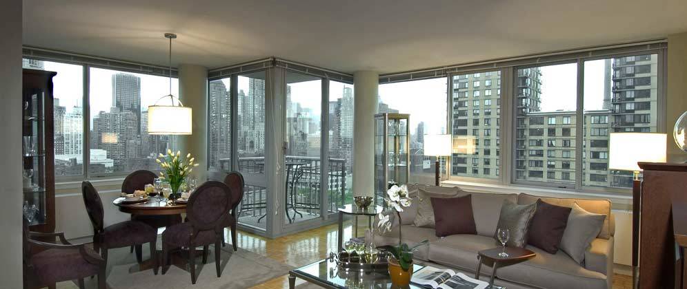 No Security Deposit for this 973 sq ft / 90 m² Corner 1 Bedroom featuring Floor to Ceiling Windows 