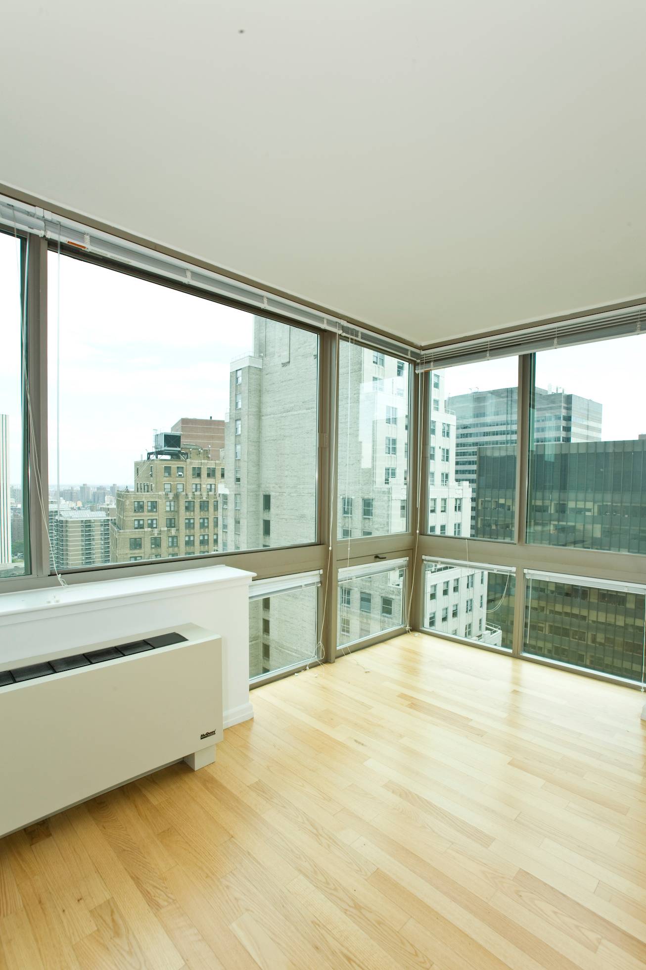 Penthouse Living In FiDi For The Right Price!