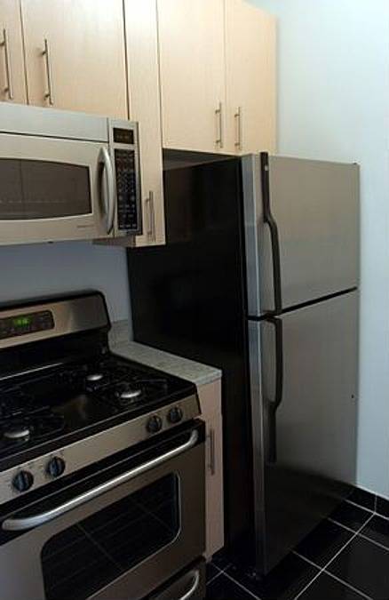  !!!FINANCIAL DISTRICT !!! NO FEE EXTRA-LARGE STUDIO IN A LUXURIOUS HIGH-RISE