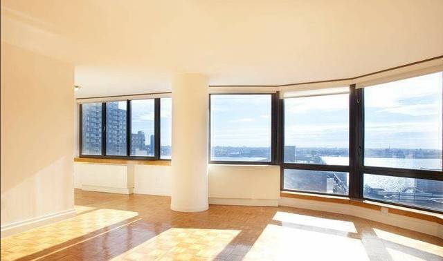 Huge 3 beds apt located in luxury drm bldg, Roof Deck with Pool