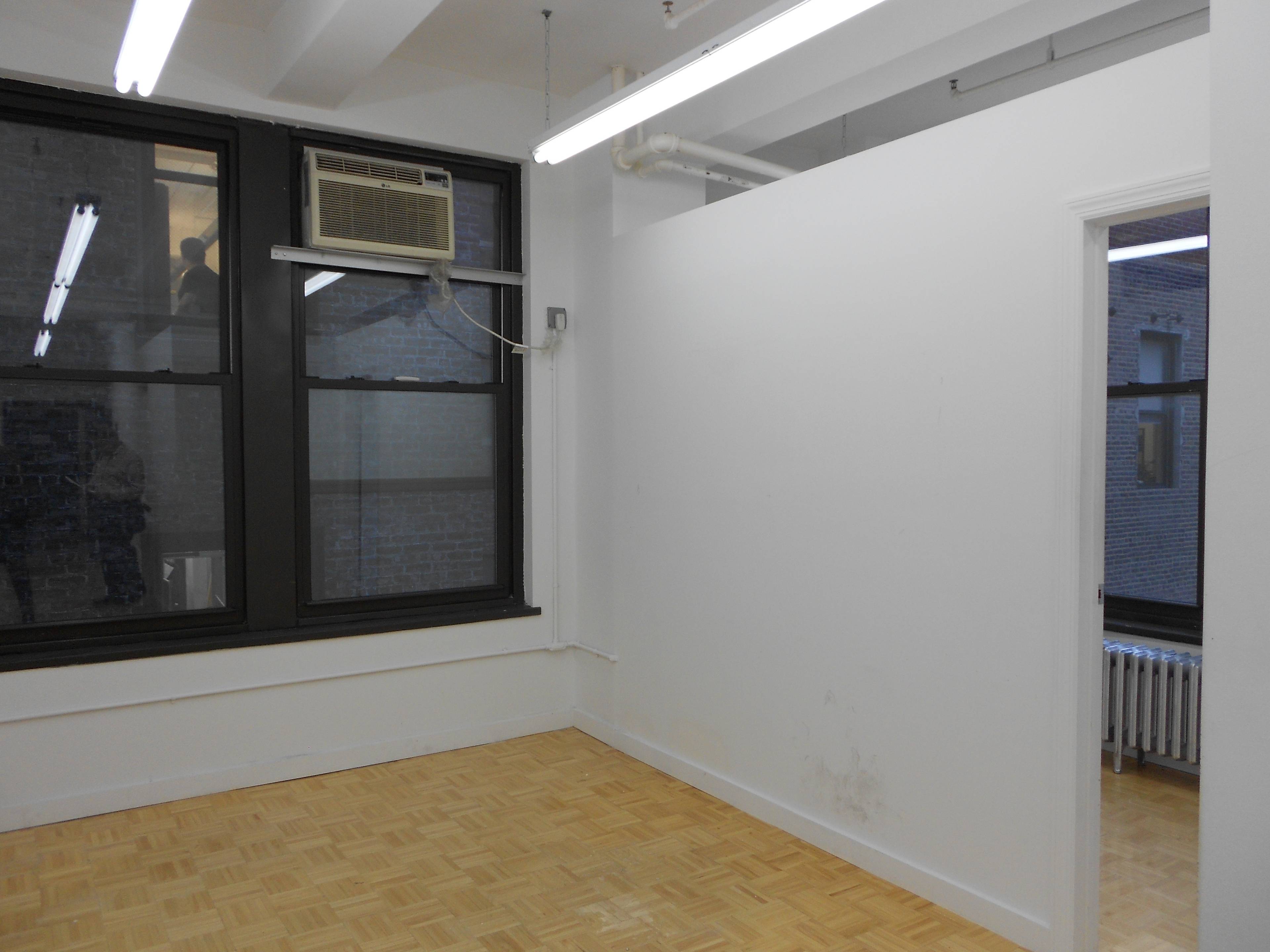 550sqft Commercial Office - Enviable LOCATION in the Fashion District!***