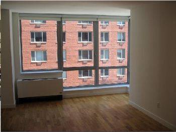 LARGE STUDIO WITH WALK IN CLOSET IN THE HEART OF TRIBECA