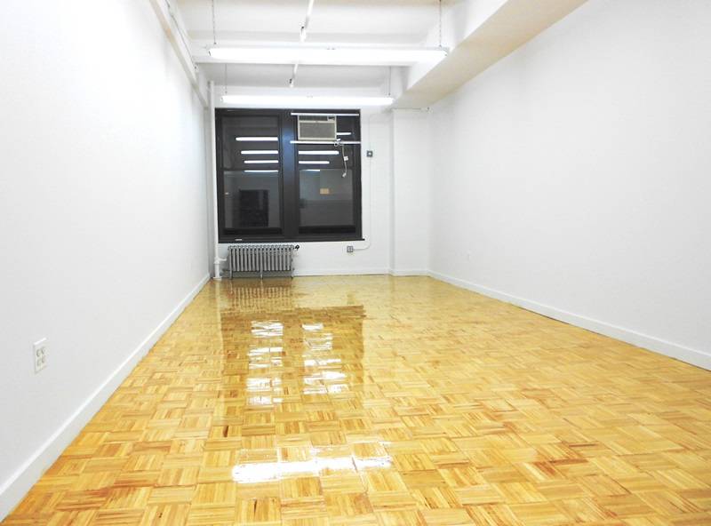 IDEAL Office LOCATION in the Fashion District!***