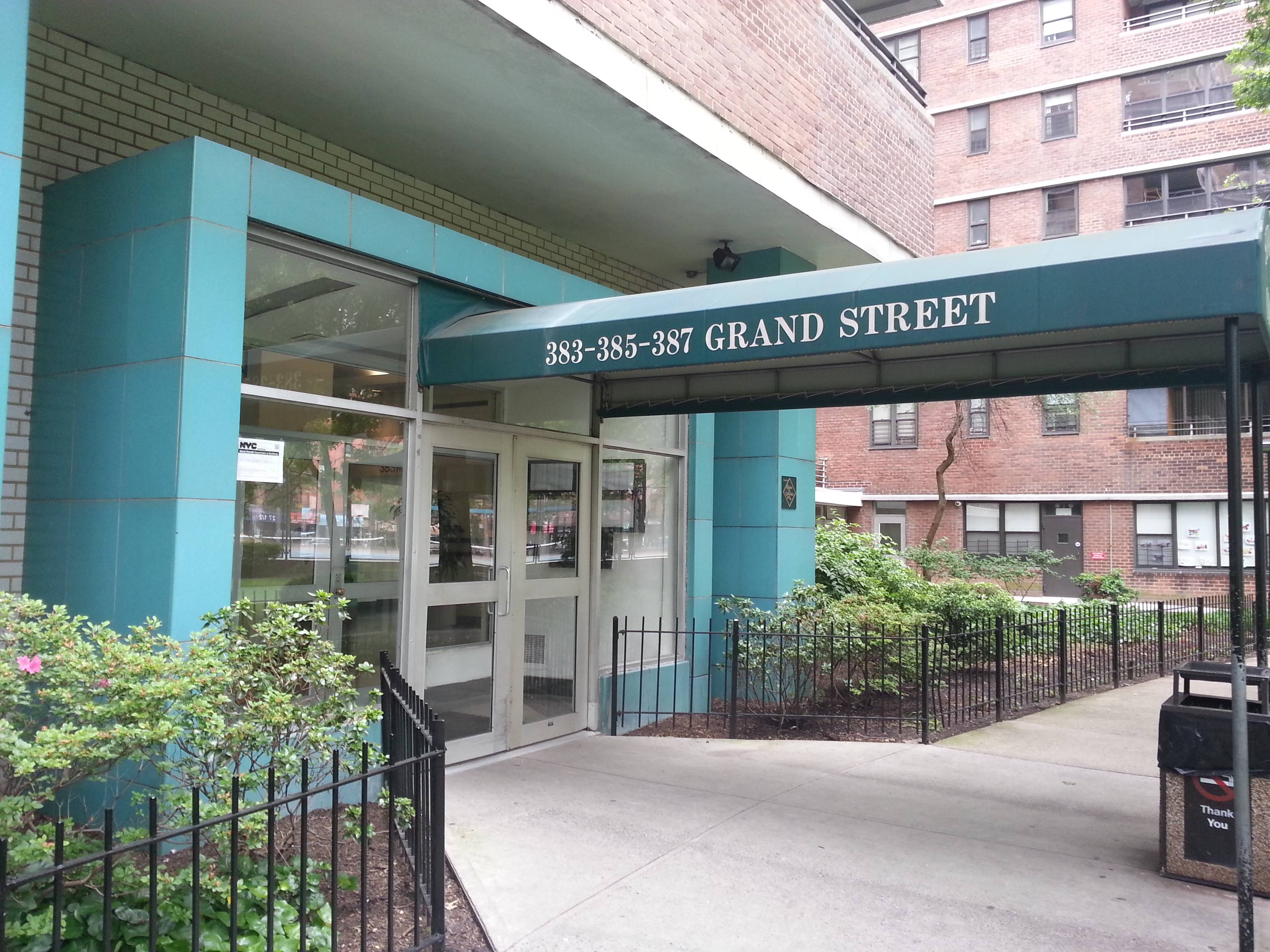 Great Deal! Convertible 3 Bedroom + UTILITIES! Next to B/D/F/J/M Train Lines