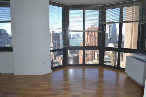 TRIBECA  EXTRA LARGE SUNNY LUXURIOUS 2 BEDROOM 2 BATH WITH  24-HOUR CONCIERGE, INDOOR POOL