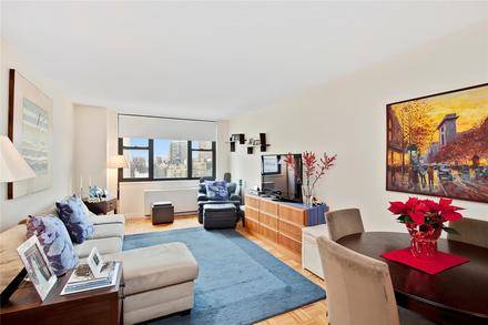 Prime UES Location ** Luxury Rentals w/ Condo Finishes ** 24-Hour Doorman, Gym, Roof Deck, Swimming Pool ** No Fee