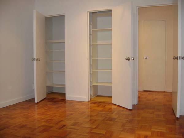 Enormous REAL 3 Bed / 2 Bath > FT Doorman! Central Park!! Must see!! 