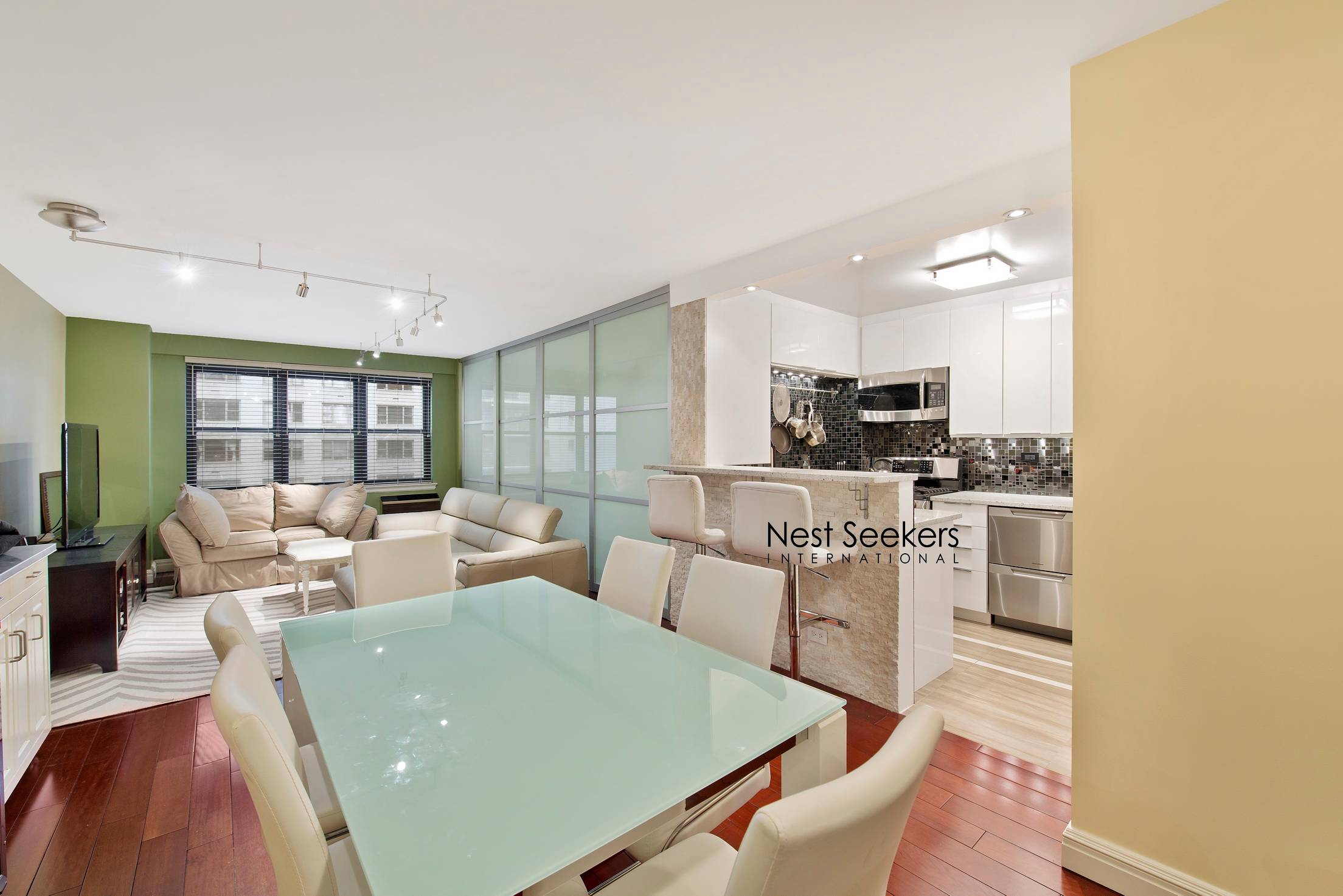 301 East 63 Street, # 5-J  2 Bedrooms,One Year rent Minimum Furnished or Unfurnished NO BROKER FEE