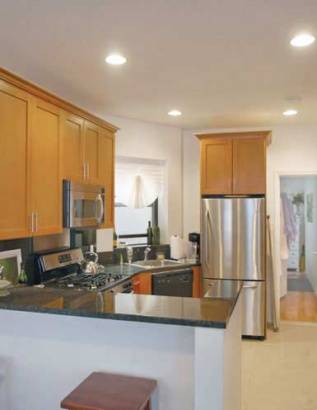  Location! Location** Gorgeous newly reno 1br apt in the Heart of Soho**