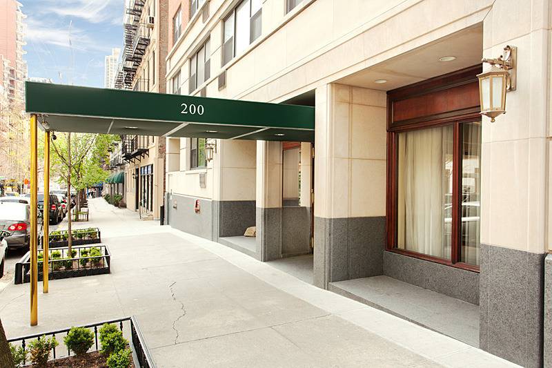 Renovated One Bedroom in the Heart of the Upper East Side ~ Full-time Doorman ~ Rooftop Deck ~ Blocks from Central Park, Museum Mile, Subway Lines